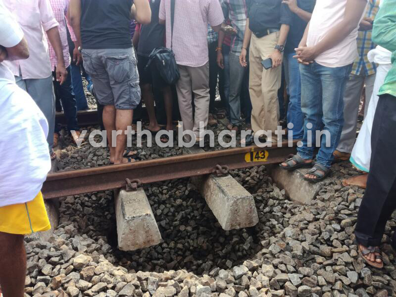 ಡೆಟೊನೇಟರ್ ಸ್ಪೋಟಿಸಿ ಭಾರೀ ಅನಾಹುತ ಸಂಭವಿಸುವುದು ತಪ್ಪಿಸಿದ ಟ್ರಾಕ್ ಮೆನ್ !